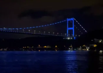 FSM Köprüsü Mavi Renkte Işıklandırıldı