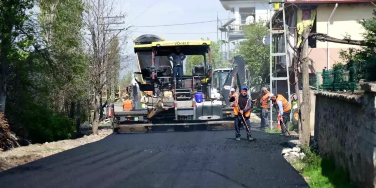 Kahramankazan’da Asfalt Seferberliği Devam Ediyor