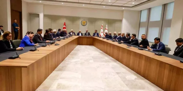 KKTC Cumhurbaşkanı Tatar, TDT Aksakallar Konseyi Başkanı Yıldırım ile görüştü