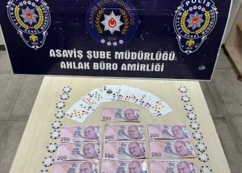 Kumar Oynayan 3 Kişiye Cezayı Kaptırdı