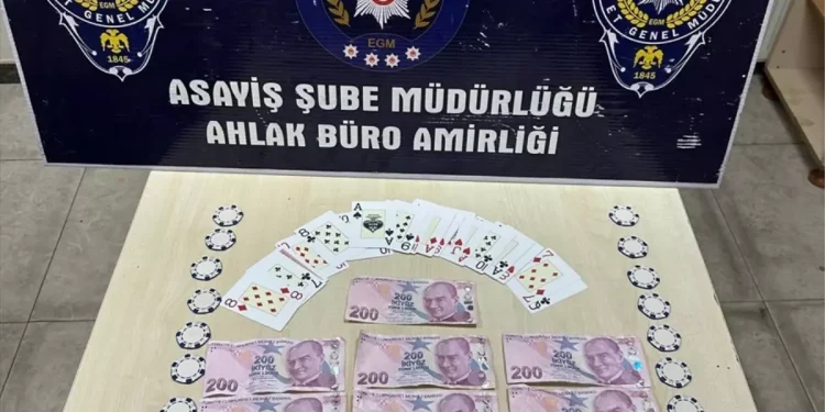 Kumar Oynayan 3 Kişiye Cezayı Kaptırdı