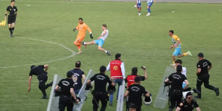 Siirt’te Baraj Maçında Hengame Çıktı