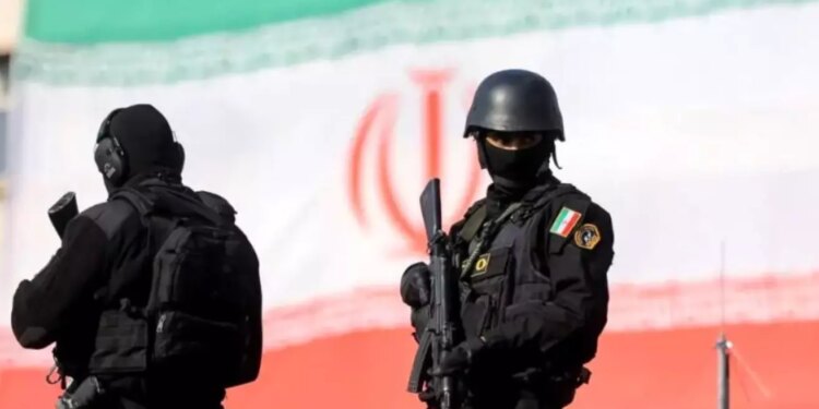 İran’da Rejim Krizi: Yavaş ve Ani Çöküş