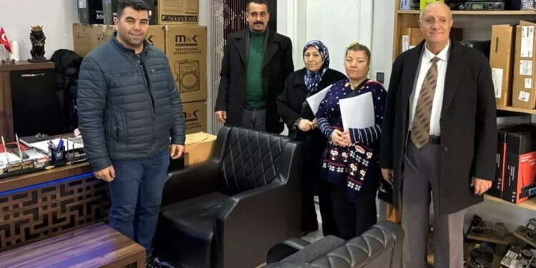 MHP Salihli’de Esnaf ve Vatandaş Ziyaretleri