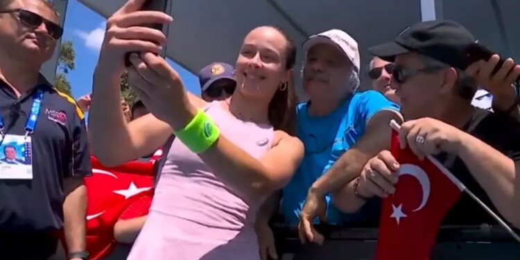 Zeynep Sönmez, Avustralya Açık’ta 3. Çeşitte