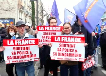 Fransa’da Polis Şovları: Kaynak Yetersizliği Protesto Ediliyor